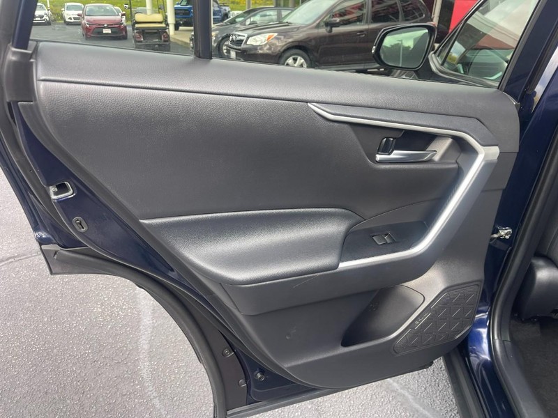 Toyota RAV4 Vehicle Image 18