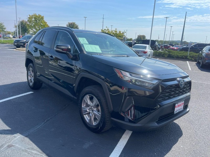 Toyota RAV4 Vehicle Image 02