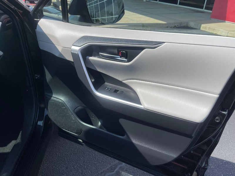 Toyota RAV4 Vehicle Image 10