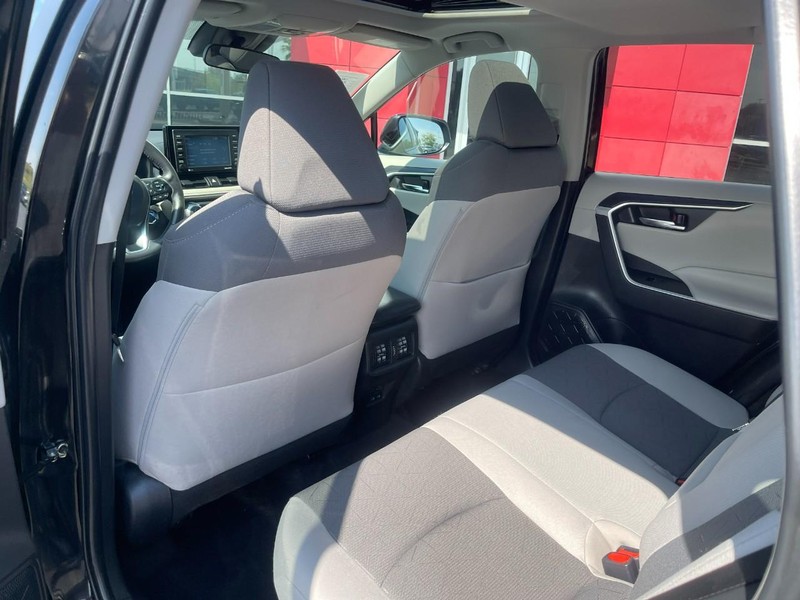 Toyota RAV4 Vehicle Image 14