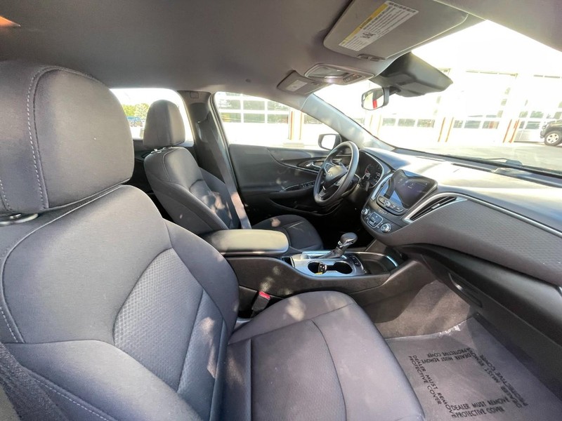 Chevrolet Malibu Vehicle Image 10