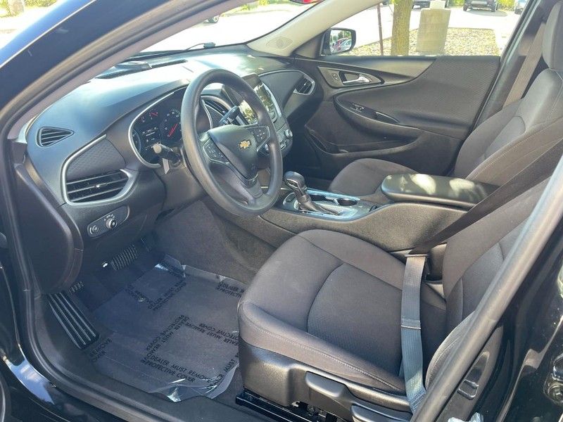 Chevrolet Malibu Vehicle Image 18