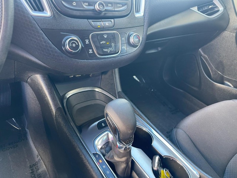 Chevrolet Malibu Vehicle Image 30