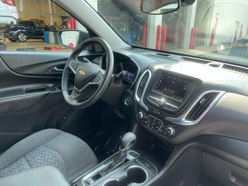 Chevrolet Equinox Vehicle Image 09