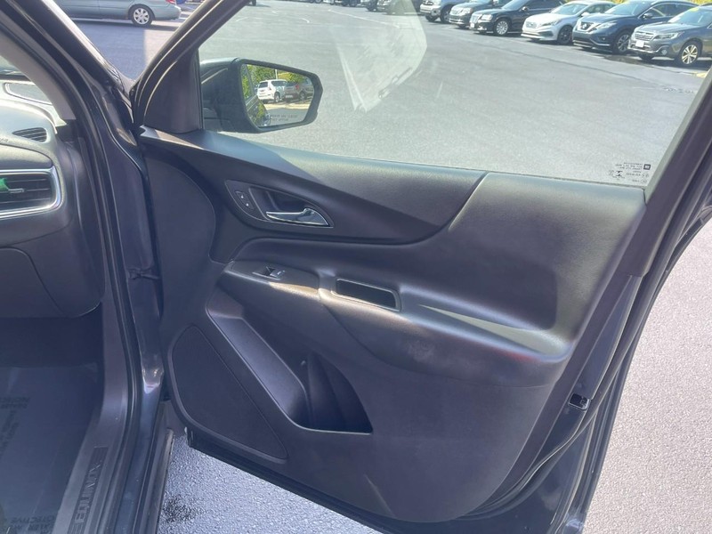 Chevrolet Equinox Vehicle Image 11