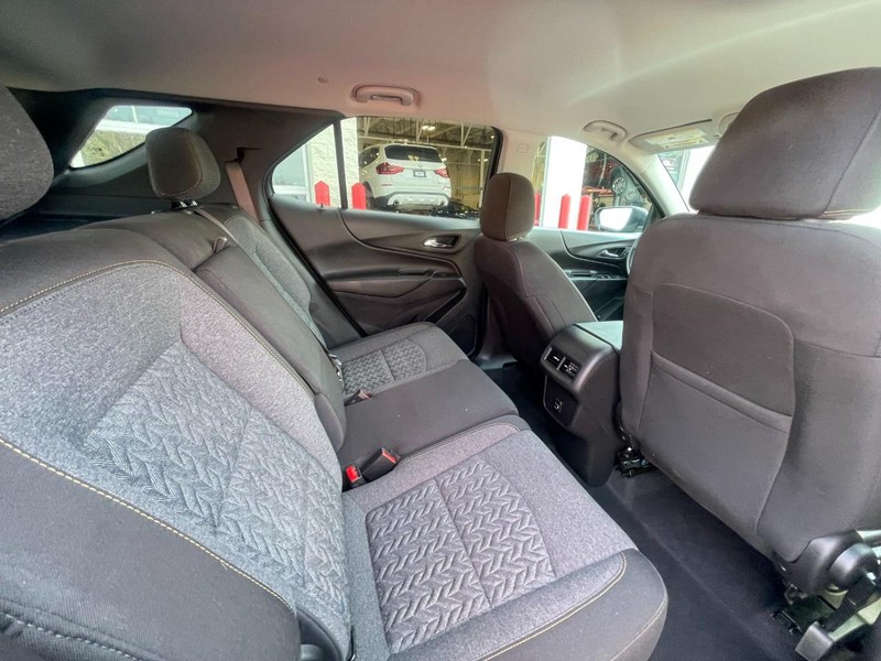Chevrolet Equinox Vehicle Image 12