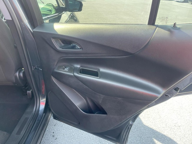 Chevrolet Equinox Vehicle Image 13