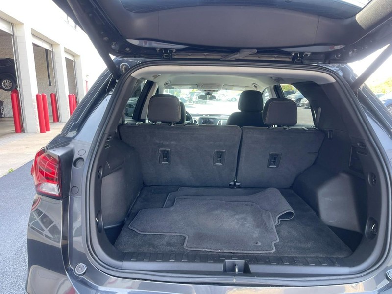 Chevrolet Equinox Vehicle Image 14