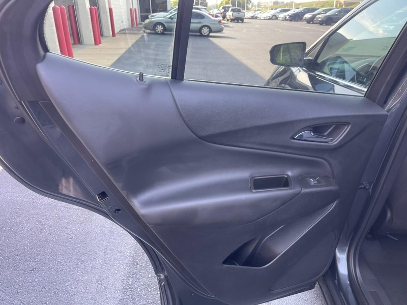 Chevrolet Equinox Vehicle Image 17