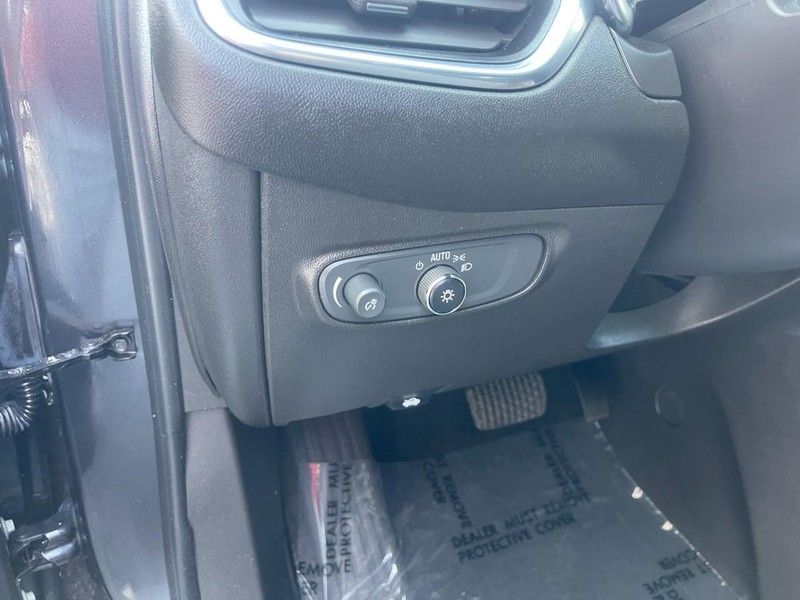 Chevrolet Equinox Vehicle Image 21