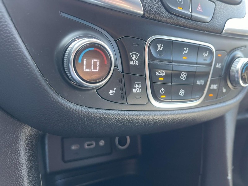 Chevrolet Equinox Vehicle Image 31