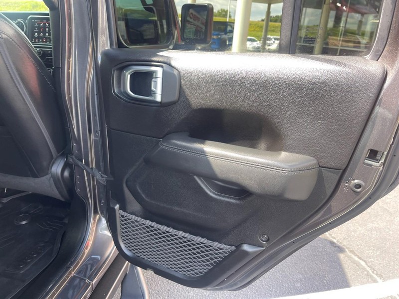 Jeep Wrangler Unlimited Vehicle Image 16