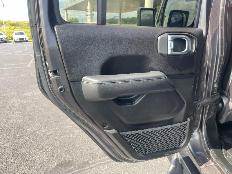 Jeep Wrangler Unlimited Vehicle Image 19