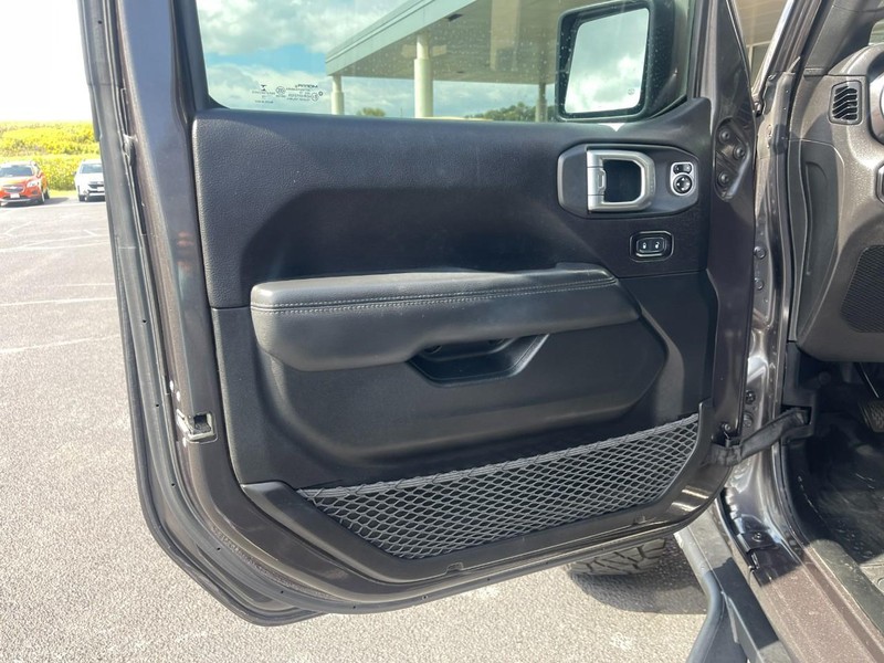 Jeep Wrangler Unlimited Vehicle Image 21