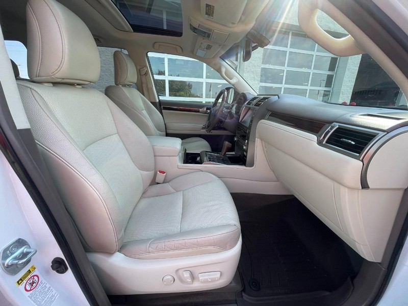 Lexus GX 460 Vehicle Image 09