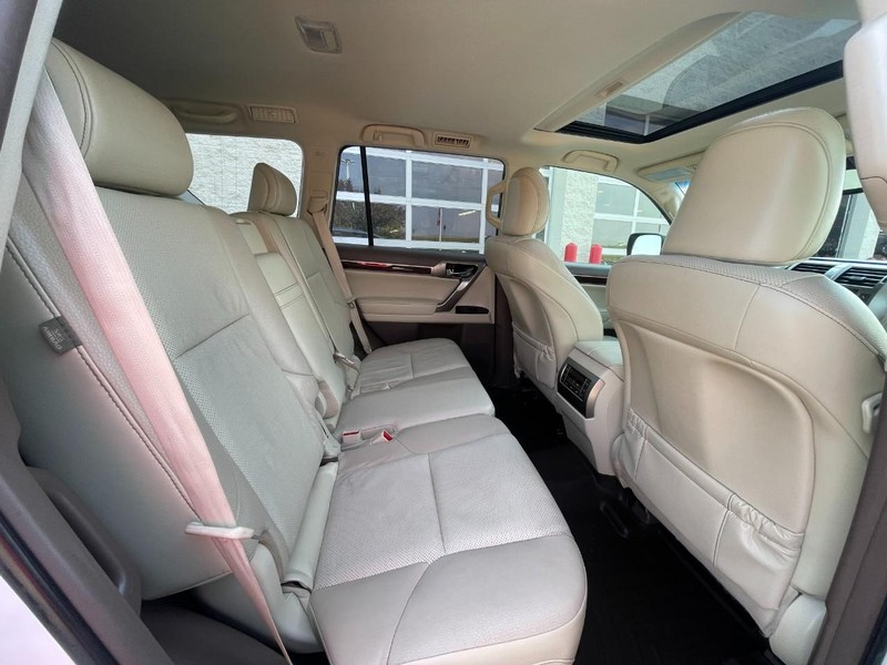 Lexus GX 460 Vehicle Image 11