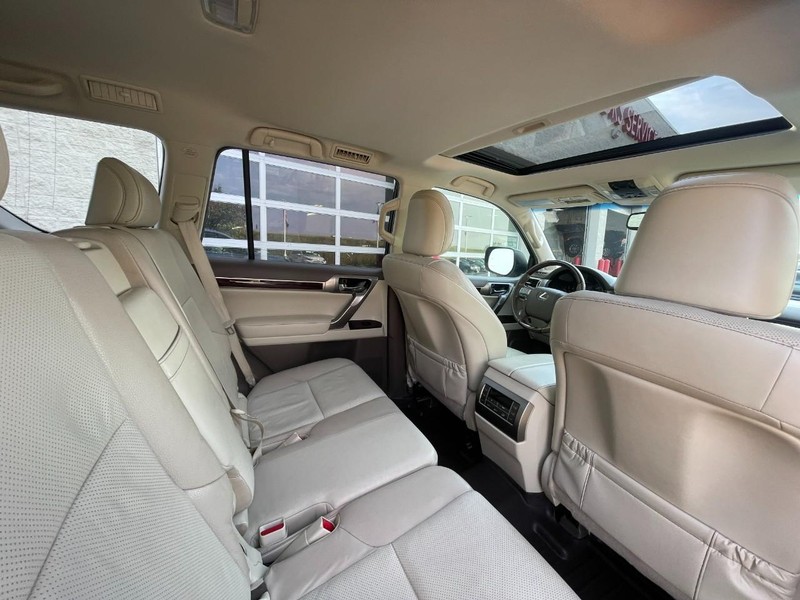 Lexus GX 460 Vehicle Image 13