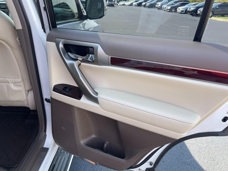 Lexus GX 460 Vehicle Image 14