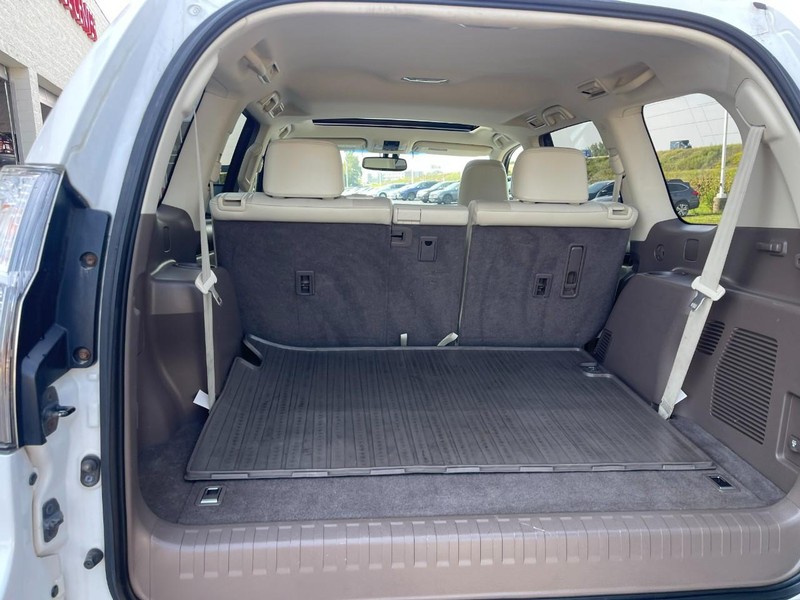 Lexus GX 460 Vehicle Image 16