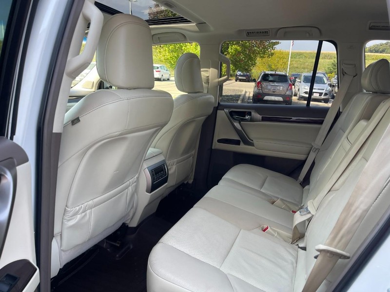 Lexus GX 460 Vehicle Image 18