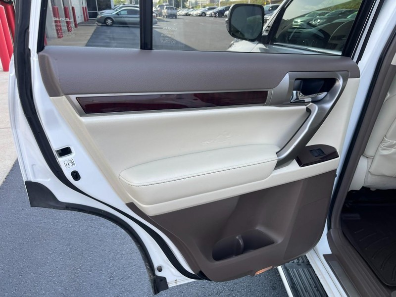 Lexus GX 460 Vehicle Image 19