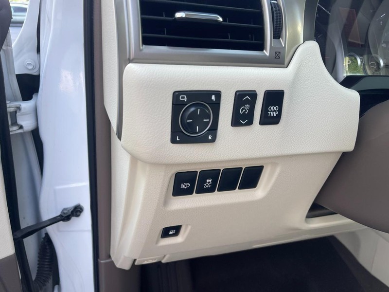 Lexus GX 460 Vehicle Image 23