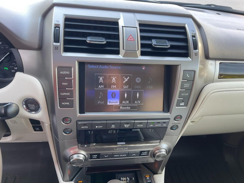 Lexus GX 460 Vehicle Image 32