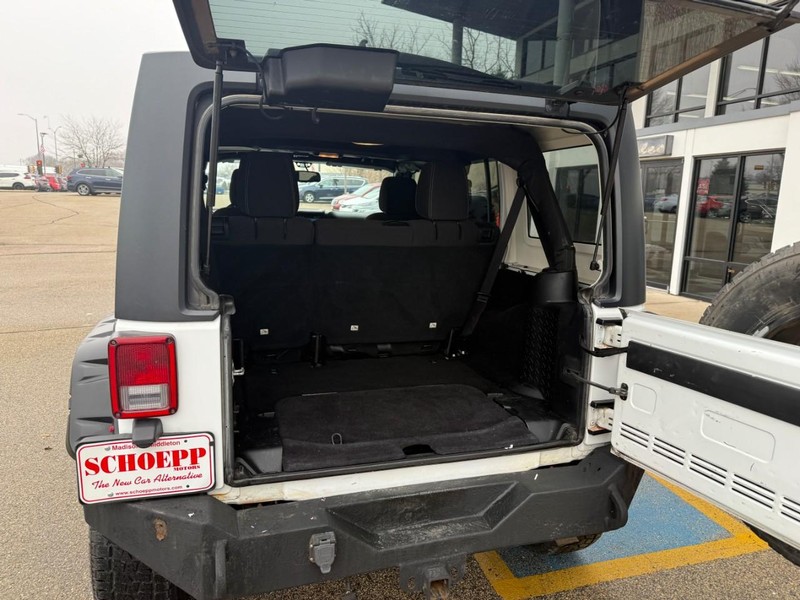 Jeep Wrangler Unlimited Vehicle Image 12