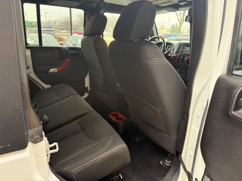 Jeep Wrangler Unlimited Vehicle Image 14
