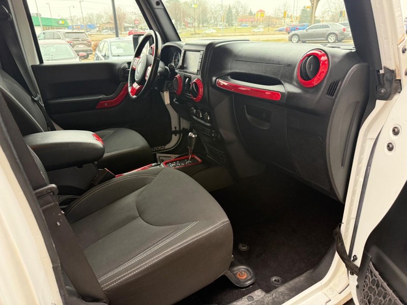 Jeep Wrangler Unlimited Vehicle Image 16