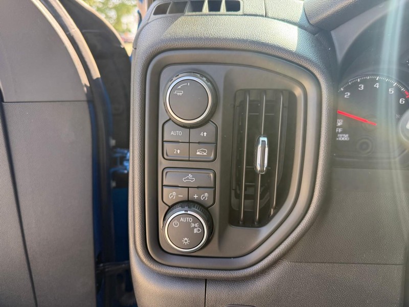 Chevrolet Silverado 1500 Vehicle Image 17