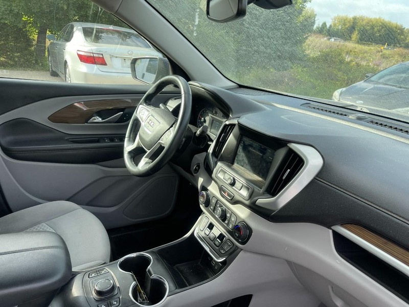 GMC Terrain Vehicle Image 02