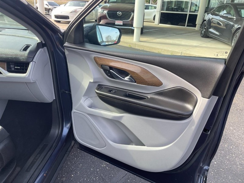 GMC Terrain Vehicle Image 11