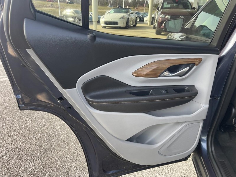 GMC Terrain Vehicle Image 17