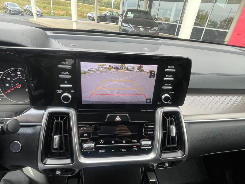 Kia Sorento Hybrid Vehicle Image 17
