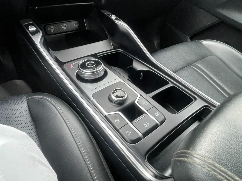 Kia Sorento Hybrid Vehicle Image 25