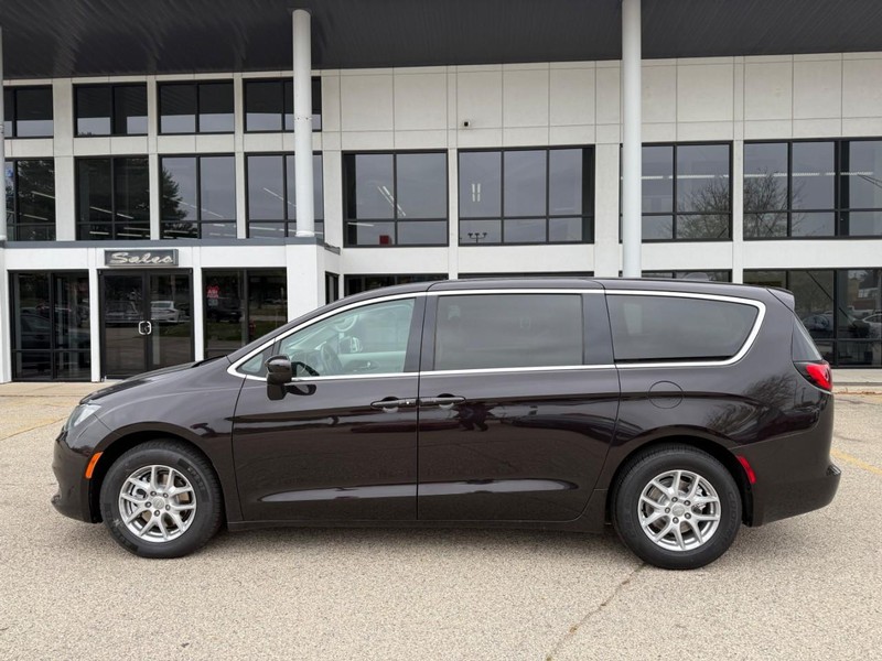 Chrysler Pacifica Vehicle Image 08
