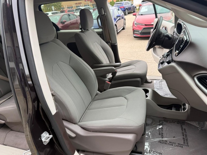 Chrysler Pacifica Vehicle Image 20