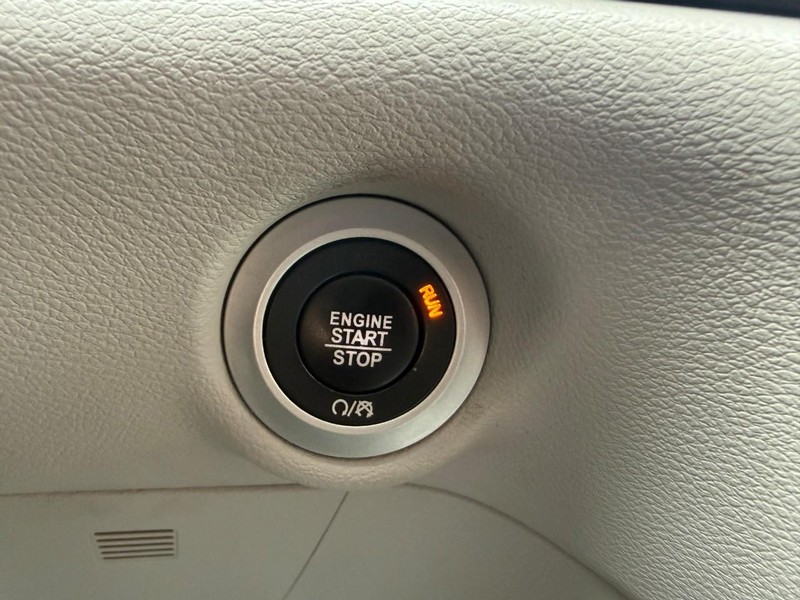 Chrysler Pacifica Vehicle Image 37