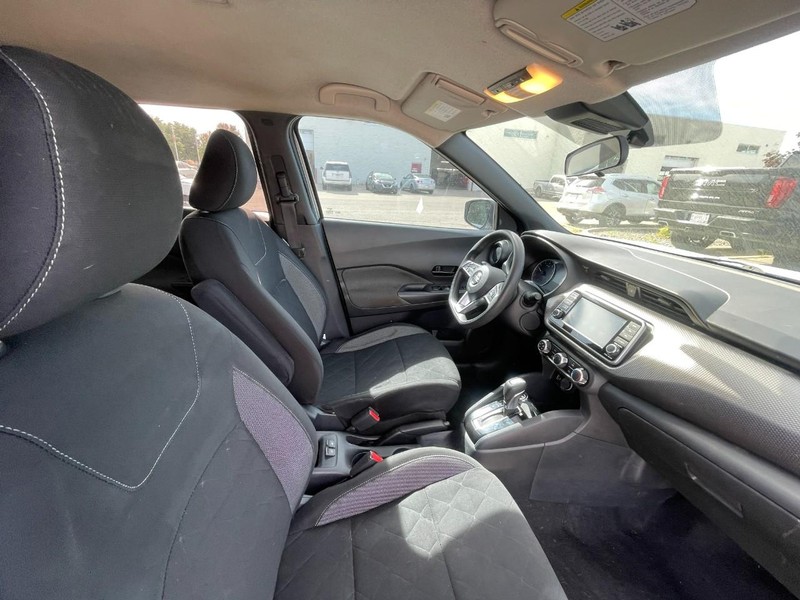 2020 Nissan Kicks S photo 3
