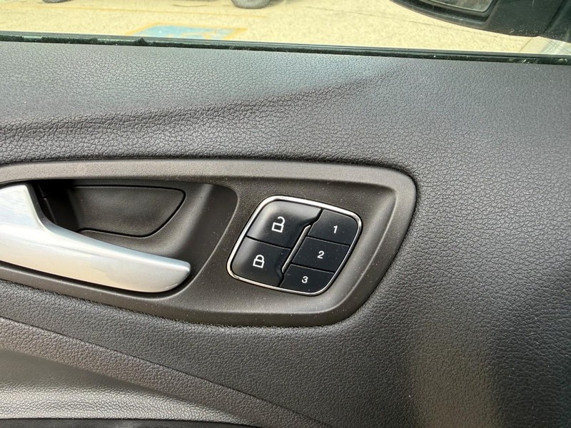 Ford Escape Vehicle Image 19