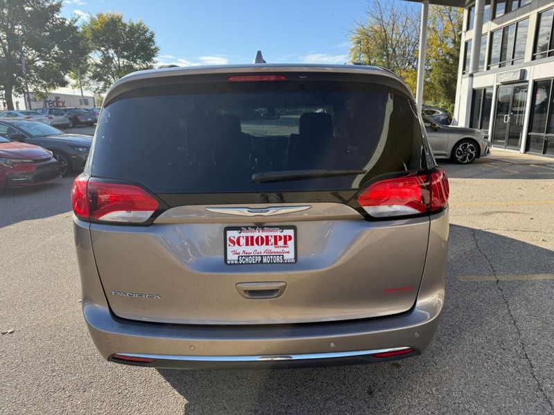 Chrysler Pacifica Vehicle Image 06