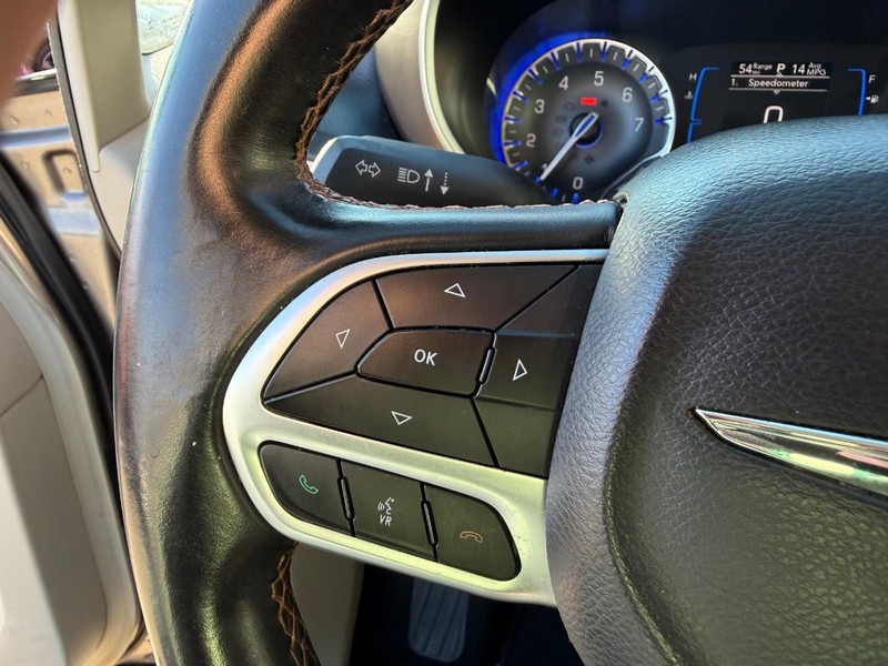 Chrysler Pacifica Vehicle Image 24