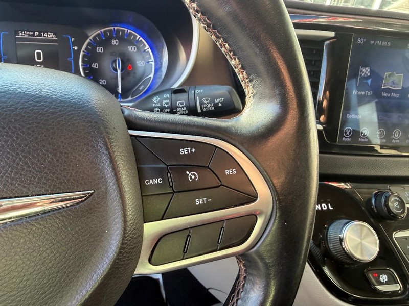 Chrysler Pacifica Vehicle Image 27