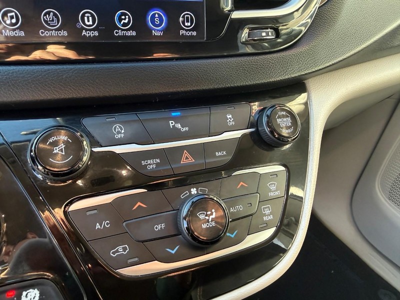 Chrysler Pacifica Vehicle Image 31