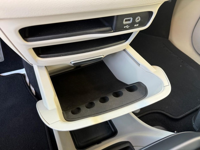 Chrysler Pacifica Vehicle Image 33