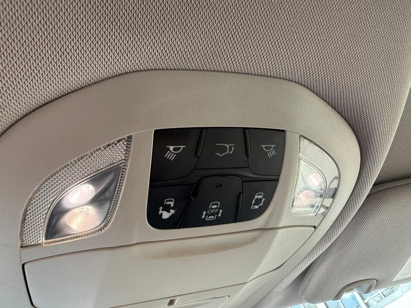 Chrysler Pacifica Vehicle Image 34