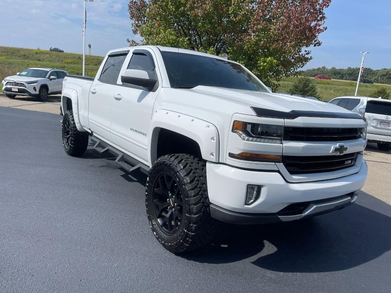 Chevrolet Silverado 1500 Vehicle Image 02
