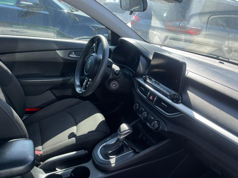 Kia Forte Vehicle Image 02