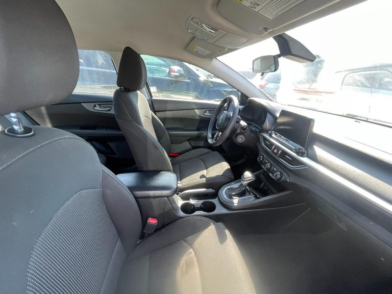 Kia Forte Vehicle Image 03